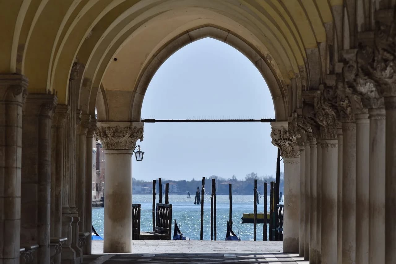 Venice Walking Tour with Optional Gondola Ride — 2