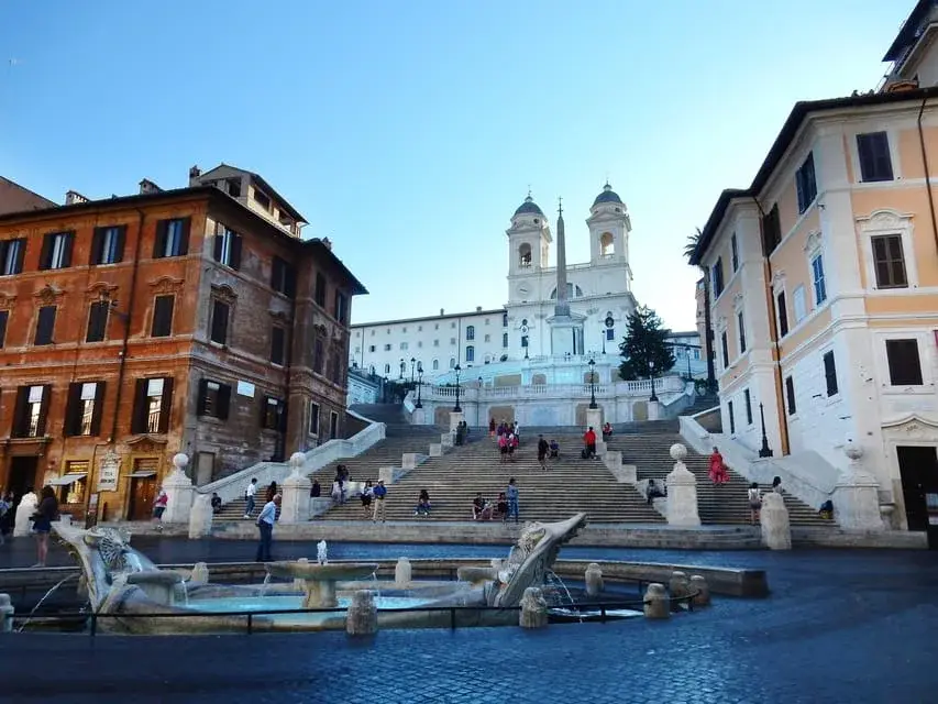 Rome Early-Morning Piazzas Tour with Breakfast