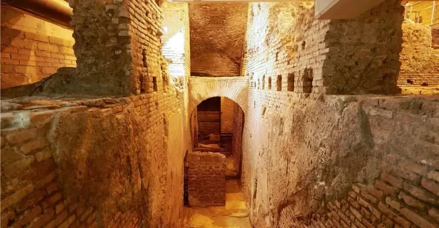 Rome Underground and Piazzas Guided Tour